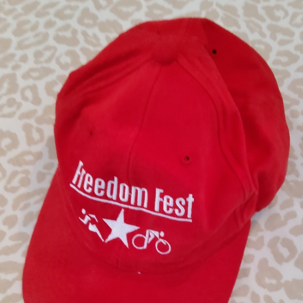 Red cap baseball style 100% Cotton like new EUC  any gender